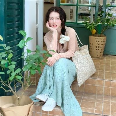 使用下方 20 个影片名，按顺序一一对应，不要改动片名文字，只根据片名和括号内类型提示来虚构全新的故事内容： 汉城恋人 哭泣女人的诅咒2019 以色列的故事 斯巴达克斯第一季 逆风少年 双人舞 异世界归来的舅舅 跳高一点 猎艳宝典 盖文·斯通的复活 蕃薯浇米 智慧杀手 家政夫三田园5 复制闪灵娇妻 恐惧斗室 权力的游戏第八季 无限复活 张震讲故事之合租屋 摇滚全国现场！ 魔爪
